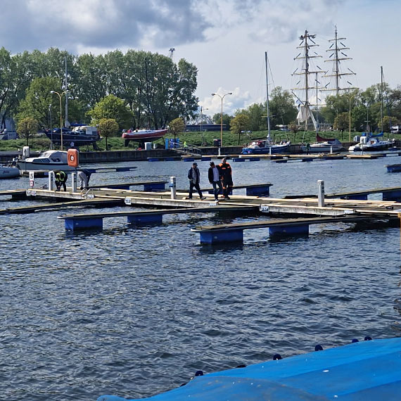 Pomosty będą gotowe na sezon. Trwa remont w świnoujskim porcie jachtowym [1]