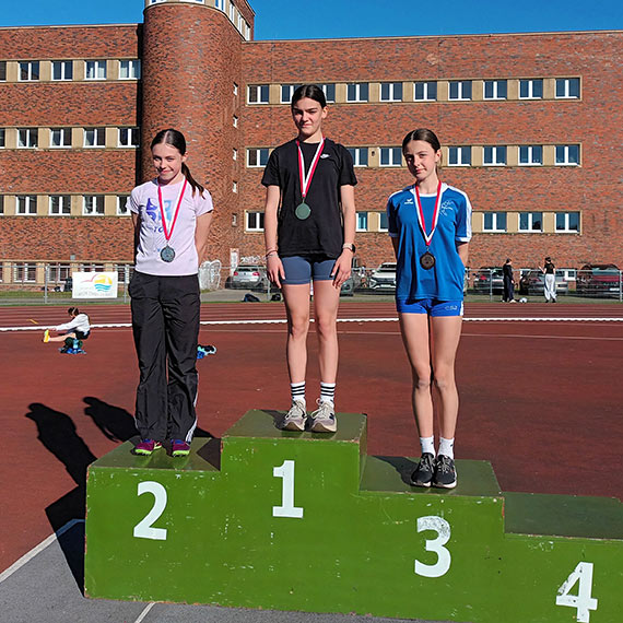 Wielki sukces dwóch zawodniczek klubu OSiR „Wyspiarz” Natalia Smolińska i Helena Grudzień w Ogólnopolskim Finale Nestle Cup