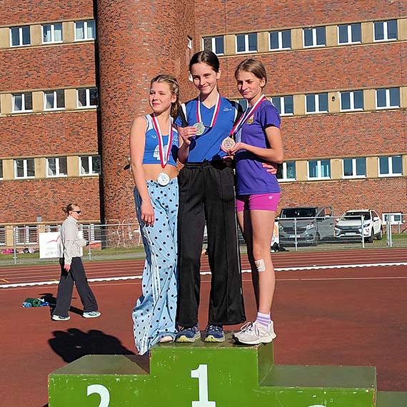 Wielki sukces dwóch zawodniczek klubu OSiR „Wyspiarz” Natalia Smolińska i Helena Grudzień w Ogólnopolskim Finale Nestle Cup