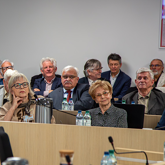 Samorz�dowcy spotkali si� po latach. Wspomnienia, refleksje i rozmowy. Zobacz film!