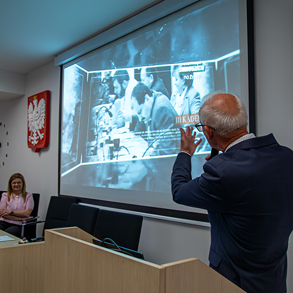 Samorz�dowcy spotkali si� po latach. Wspomnienia, refleksje i rozmowy. Zobacz film!