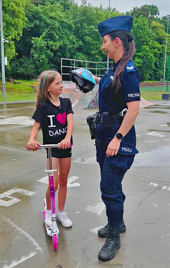 Skibidi, Sigma i kask. Policjanci ze Świnoujścia trafili do Młodych lepiej niż niejeden Influencer. Zobacz film!