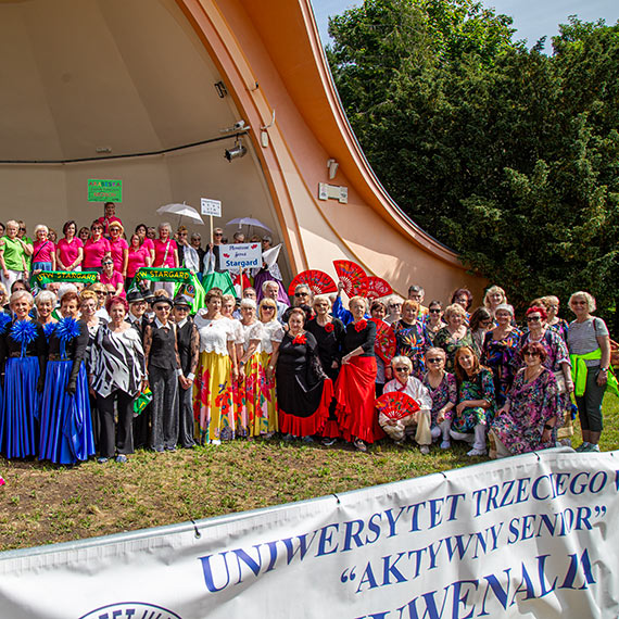 Seniorzy pokazali klas�. XVIII Morskie Juwenalia UTW rozta�czy�y �winouj�cie. Zobacz film!