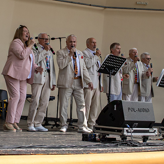 Seniorzy pokazali klas�. XVIII Morskie Juwenalia UTW rozta�czy�y �winouj�cie. Zobacz film!