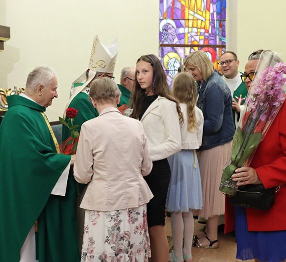 Z udziałem arcybiskupa Wiesława Śmigla. 60 lat w służbie Bogu i ludziom. Ksiądz Prałat Kazimierz Sasadeusz i 20 innych kapłanów diecezji świętowało rocznicę swoich święceń [4]