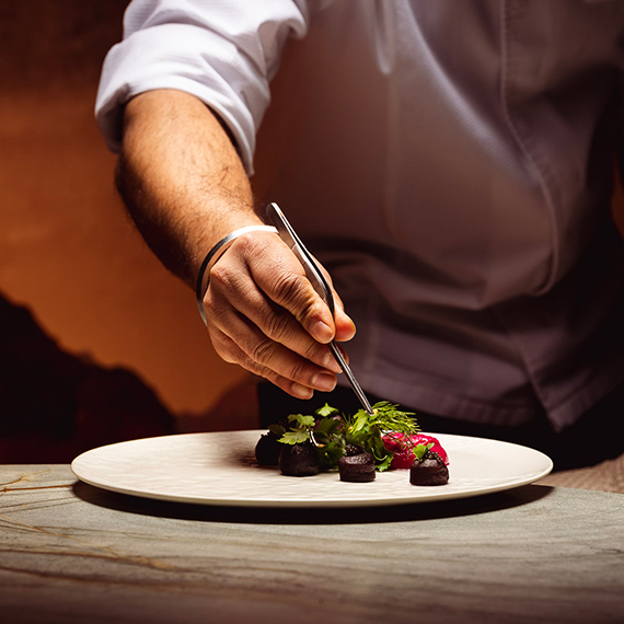 ¦winouj¶cie smakuje Michelin. Oyster i Polonaise w przewodniku Michelin 2026