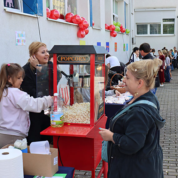 Słodko i radośnie. SP 6 bawiła się na rodzinnym festynie