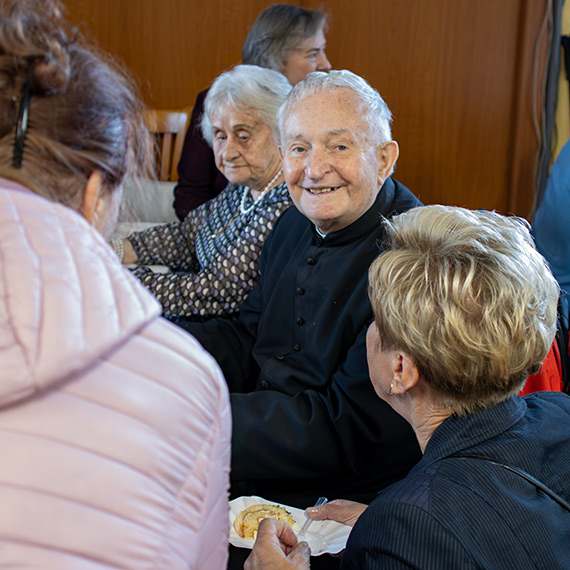 Po modlitewnej, parafian Chrystusa Króla, zgromadziła radosna część jubileuszu kapłaństwa ks. Kazimierza Sasadeusza