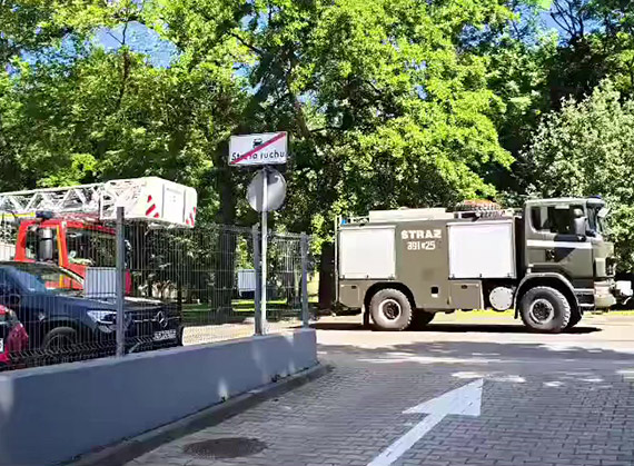 Alarm bombowy w szpitalu. Na miejscu wszystkie s�u�by