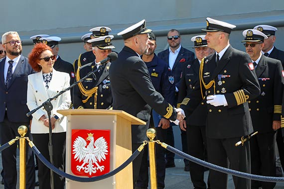 Przekazanie obowi±zków dowódcy 8 Flotylli Obrony Wybrze¿a