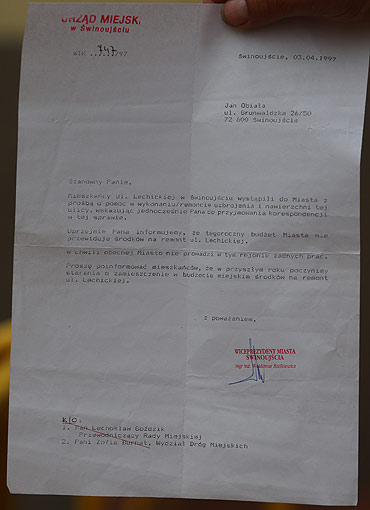 Mieszkacy domagaj si aby wyasfaltowa brukowan ulic Lechick